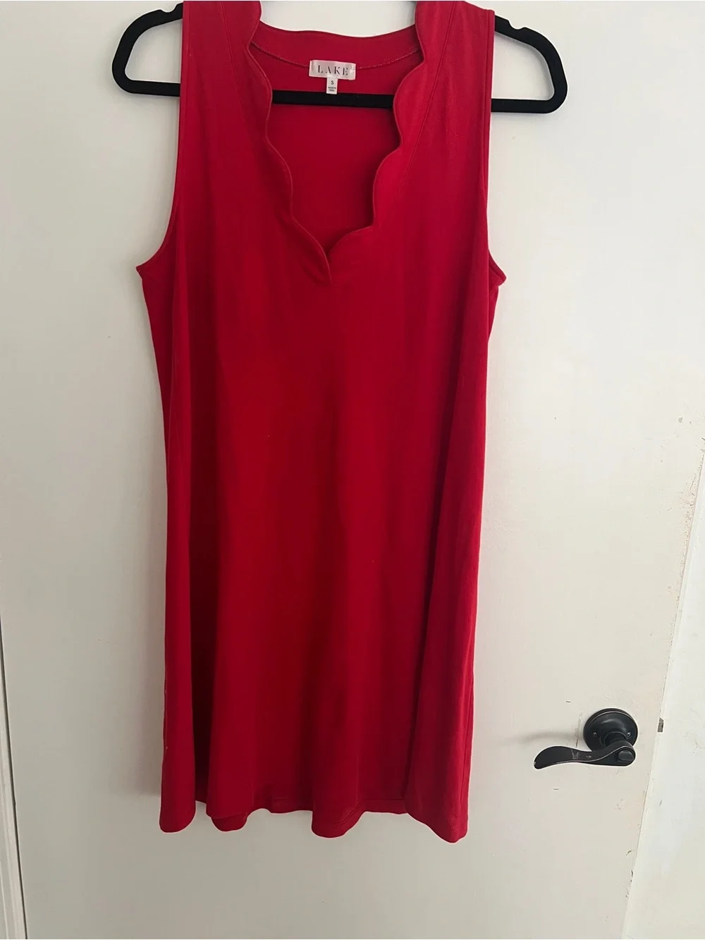 LAKE Red Scallop V-Neck Sleeveless Tank
